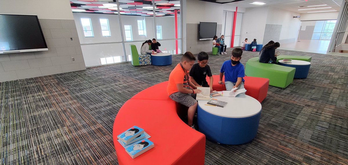 MrArias4's tweet photo. What a great first week of school... My 5th graders loved working in one of my favorite areas of our new @CisdNorthside This is going to be a great year! 🙏🏻💪🏻📚💯 https://t.co/FrO2J3Ulgx