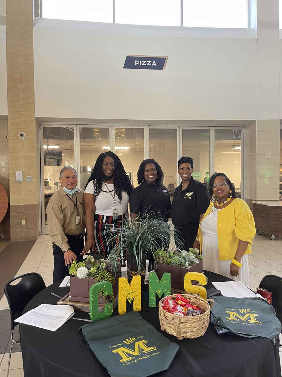 drbstrickland's tweet photo. DeSoto ISD “Back to School Fair” was a SUCCESS! Can’t wait to welcome our scholars on Monday!! #cmms #backtoschoolfair #timetofly https://t.co/VEcId4t0cv