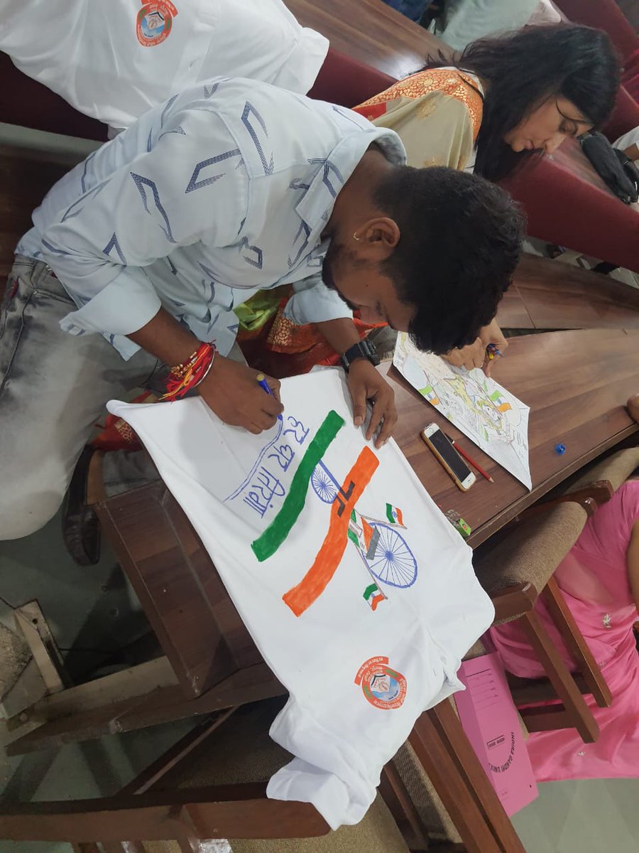 IguNssU4's tweet photo. T-shirt painting competition being organised by NSS, IGU under 
#75AzadiKaAmritMahotsav
#HarGharTiranga 

@igu_meerpur @_NSSIndia @igu_nss @NssrdD @NSSRDBhopal @ConnectingNss @IguNssU4 @igunssu3 @Anurag_Office @KirenRijiju @narendramodi @ianuragthakur @mlkhattar @SDMSushant https://t.co/24PBihnTqm