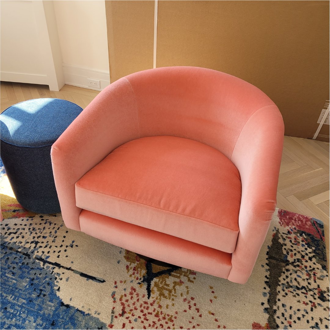 BESPOKEbylg's tweet photo. Creating your custom seat the way you want. We take comfort and functionality into account with every detail.
Designer: Abbey Darer
#bespoke #bespokebylg #interiordesign #custom #hamptonsdesign #interiorinspo #interiordesigninspo #custombespoke #designers #homestyle #home https://t.co/ykWQYEQ7rr