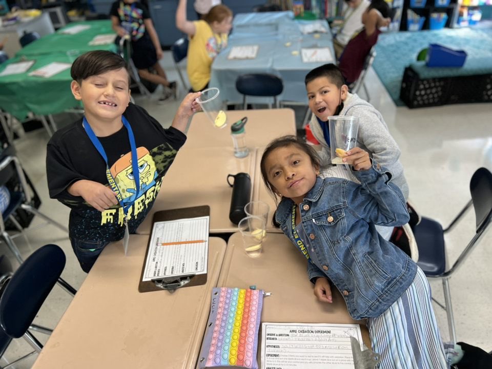kimbullock08's tweet photo. They went for the Gold Everyday #weekone @MNPSNorthwest @DrNatalynGibbs @NeelysBendES https://t.co/1FNHdVTXrj