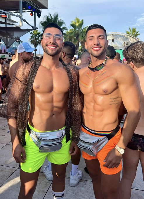 We&rsquo;re just starting our summer holidays. Having the best time in Barcelona 😀😀 https://t.co/YH8dxPKix<a href="/tag/body"class="tags"><span>#body</span></a><a href="/tag/skin"class="tags"><span>#skin</span></a><a href="/tag/twins"class="tags"><span>#twins</span></a>