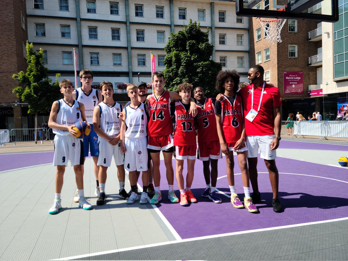 MEGA Basketball tweet media