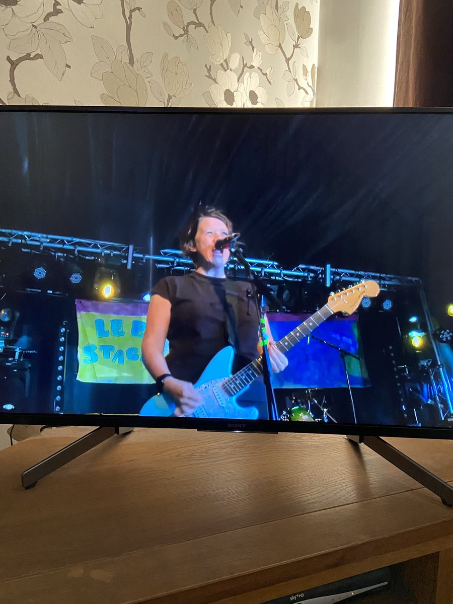 SallyRevell's tweet photo. When you can’t get to a gig, @WEARELIINES livestream it is #AtTheEdgeOfTheSea https://t.co/jqmTMuW9yO