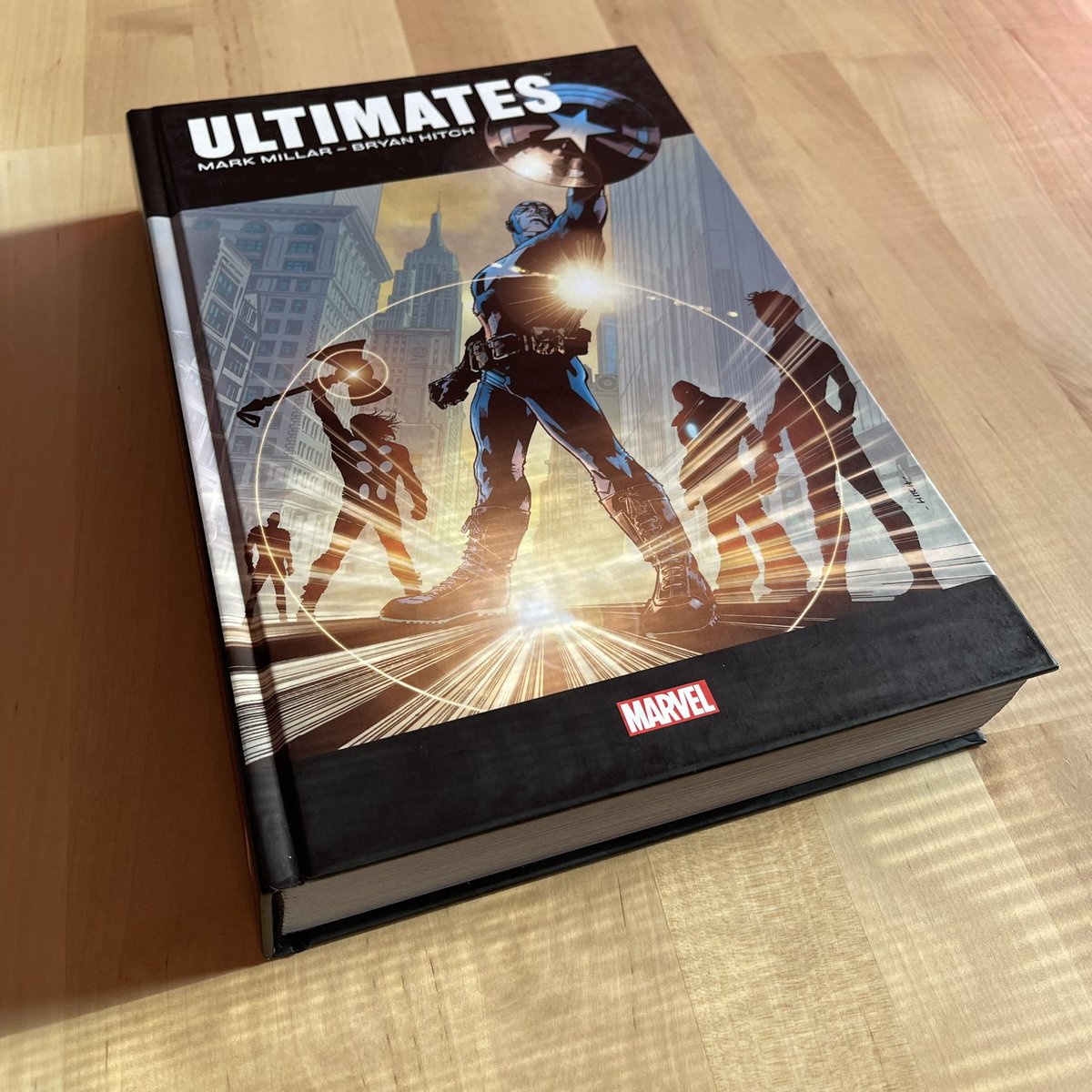 Gnappbd's tweet photo. 🦸Du #Comics de #SuperHeros avec #Ultimates par #MarkMillar &amp; #BryanHitch
Dépoussiérage complet des #Avengers dans une approche très 2000s. Des héros gris dans une bataille plus traditionnelle. Un récit marquant dans l’histoire du comics qui, hélas ne m’a pas plus marqué que ça. https://t.co/FyqRoPTqMC