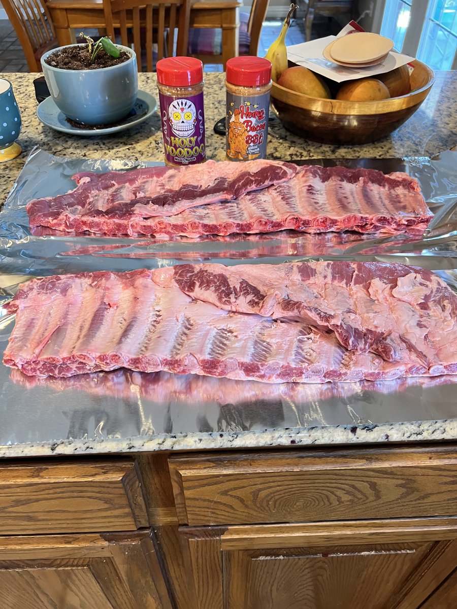 MeadorsDennis's tweet image. Gonna roll with some good, meaty St. Louis style ribs today. 
#LetsSmoke
#MVPEats