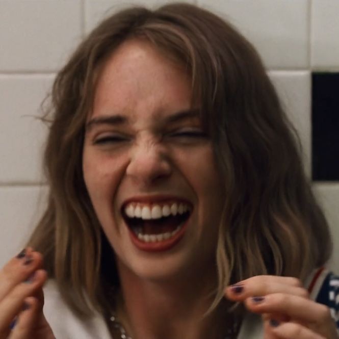 buckleysthinker's tweet photo. robin + her wide smile <3 https://t.co/GRCbL0gbF4