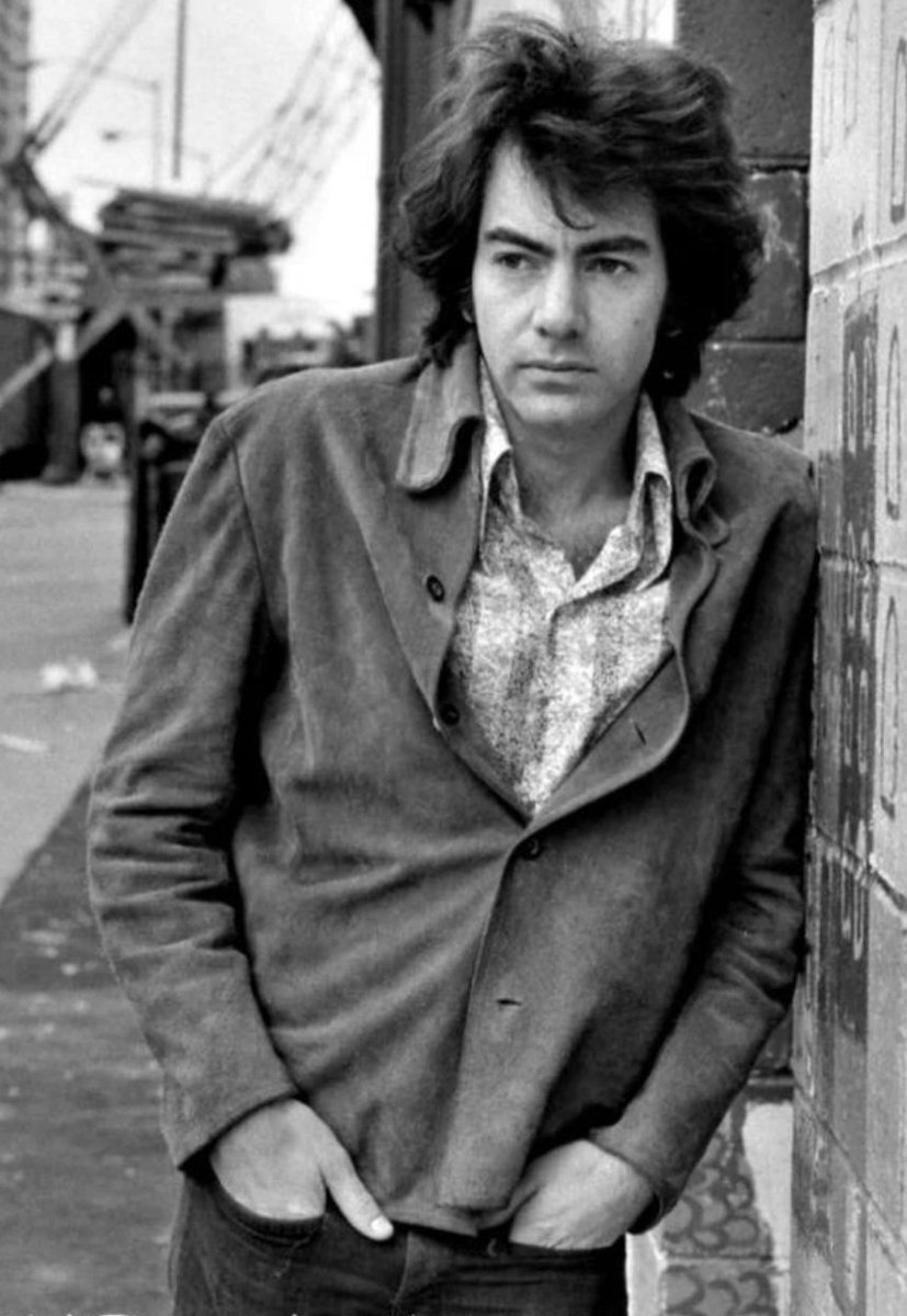 NDiamondFansDE's tweet photo. Once, it was once...a young @neildiamond in #nyc #NeilDiamondforever #hotaugustnight https://t.co/T8DkfIvBWg