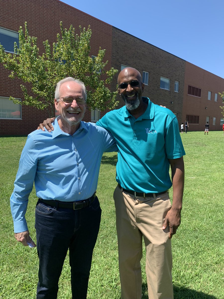 CharMeckSchools's tweet photo. Making connections that support student success. Superintendent Hattabaugh and @YBLALeadership founder John Martin @CmsTitle1 Back to School Bash! #DiscoverCMS #BacktoSchool2022 https://t.co/cFrU1CZBVZ