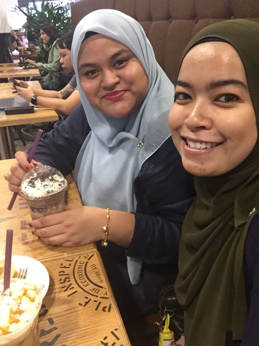 pippytrack's tweet photo. Me with darling bestie . Roomate masa nursing dulu. Still same macam dulu 😍🥰 https://t.co/Ffezl3t9Vs