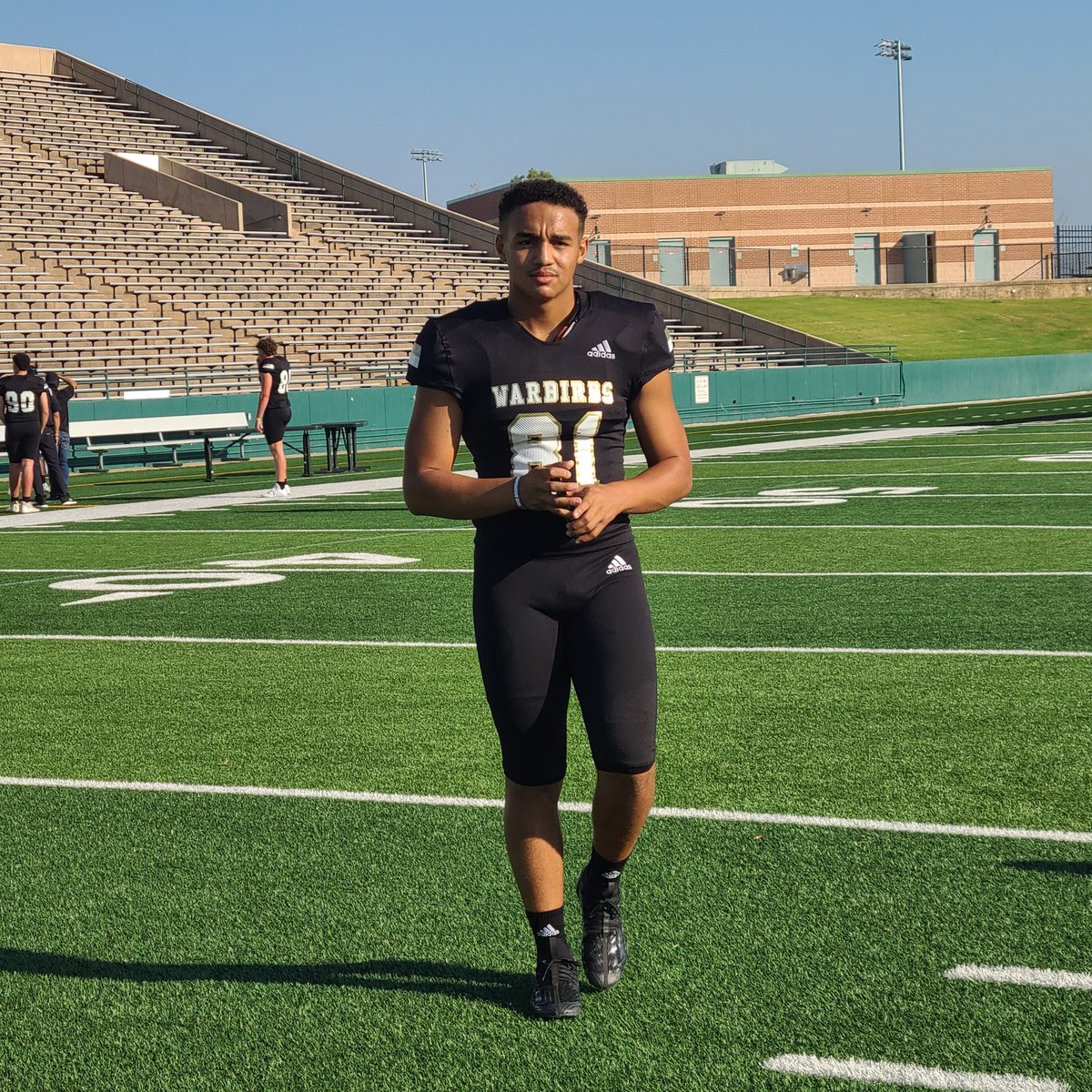 sleal1523's tweet image. #anotherlast #tristenmichaelhall #abilenehigheagles #varsityeagle #captain2022 #TEW #gobeGREAT #senior2023  🖤💛🦅  #herewego #timetowork @TristenHall_81