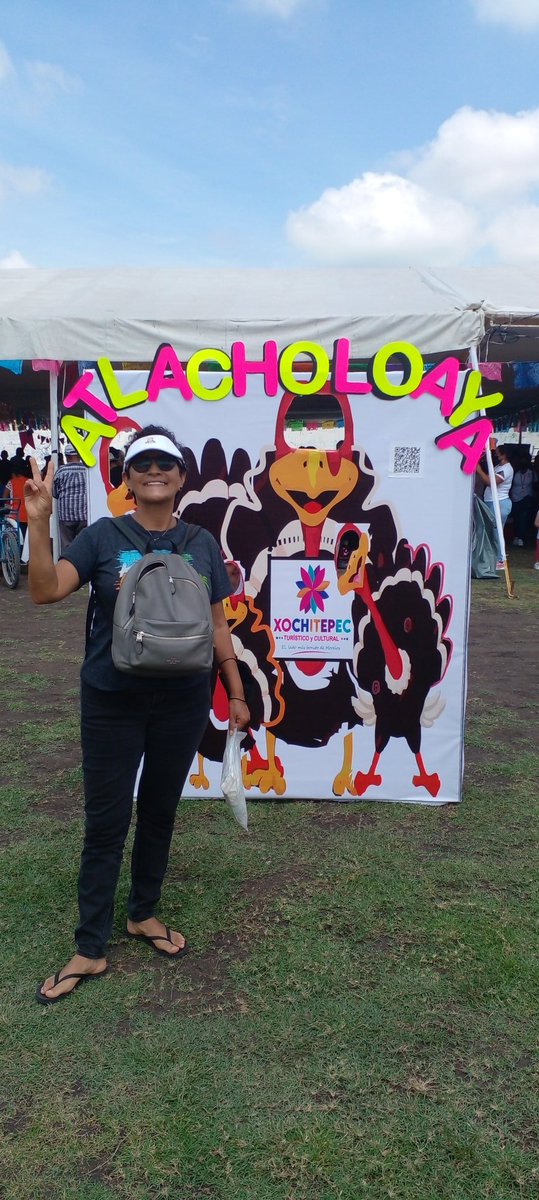 - Y, ¿te gusta tu trabajo?

Yo, en la feria del #Mole y el #Tamal, #Atlacholoaya #Xochi #Morelos 🤗 #Live