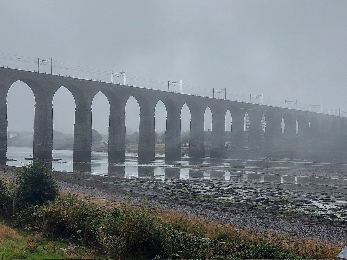 Michael50392771's tweet photo. Berwick upon Tweed bridges #homecation https://t.co/J5JfMF91Vw
