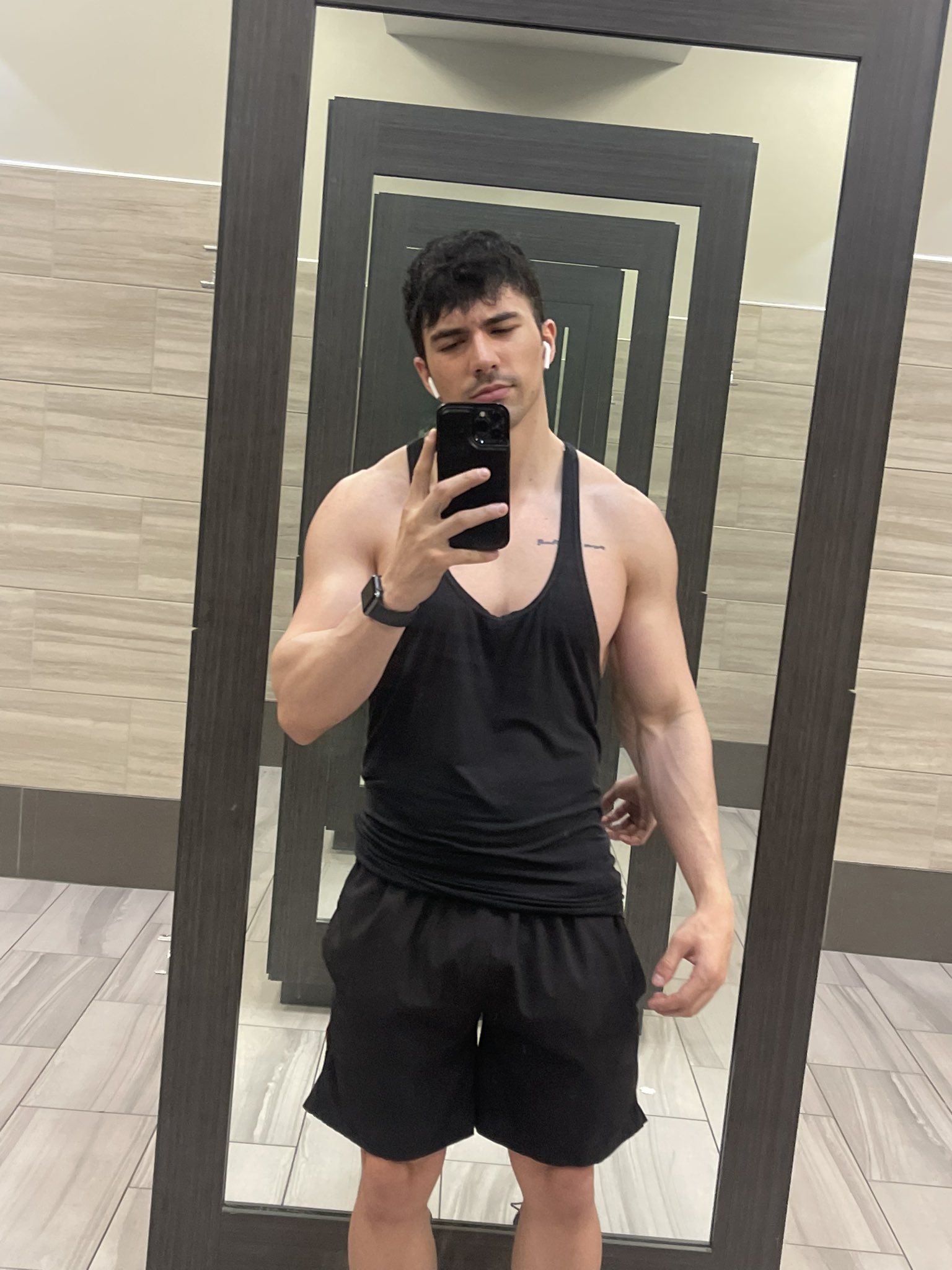 Joey Gentile on Twitter "Loving all the space at this new gym 🥰😍 https