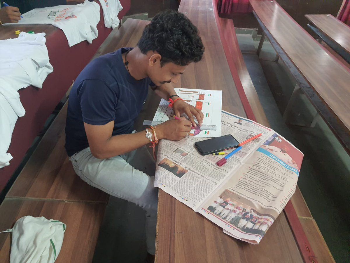 IguNssU4's tweet photo. Poster Making competition organised at @igu_meerpur under the theme 
#75AzadiKaAmritMahotsav
#HarGharTiranga 

@_NSSIndia @IguNssU4 @igu_nss @NssrdD @NSSRDBhopal @Anurag_Office @KirenRijiju @mlkhattar @PMOIndia @igunssu3 @ConnectingNss https://t.co/DbyebEniFV