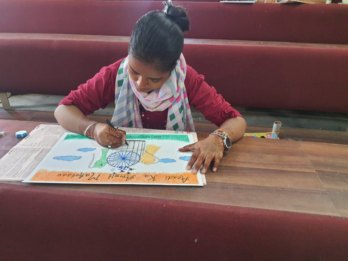 IguNssU4's tweet photo. Poster Making competition organised at @igu_meerpur under the theme 
#75AzadiKaAmritMahotsav
#HarGharTiranga 

@_NSSIndia @IguNssU4 @igu_nss @NssrdD @NSSRDBhopal @Anurag_Office @KirenRijiju @mlkhattar @PMOIndia @igunssu3 @ConnectingNss https://t.co/DbyebEniFV