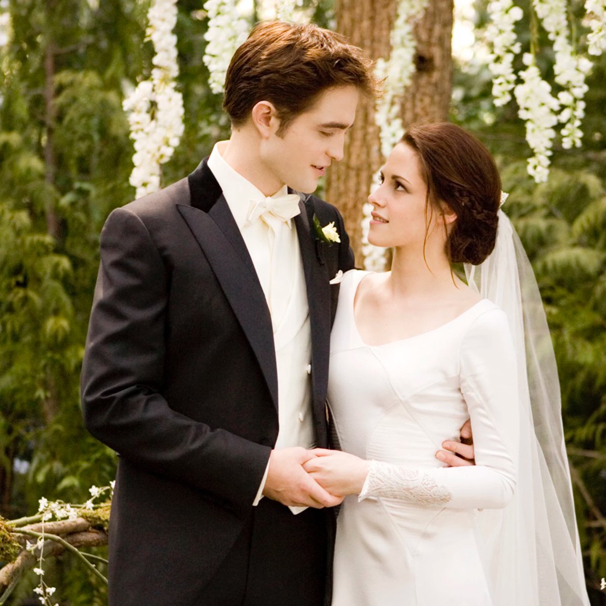 letterboxd's tweet photo. Edward Cullen and Bella Swan got married on this day, August 13th in the 2010s. Happy Anniversary ❤️ #Twilight https://t.co/2dbAvUsmBQ