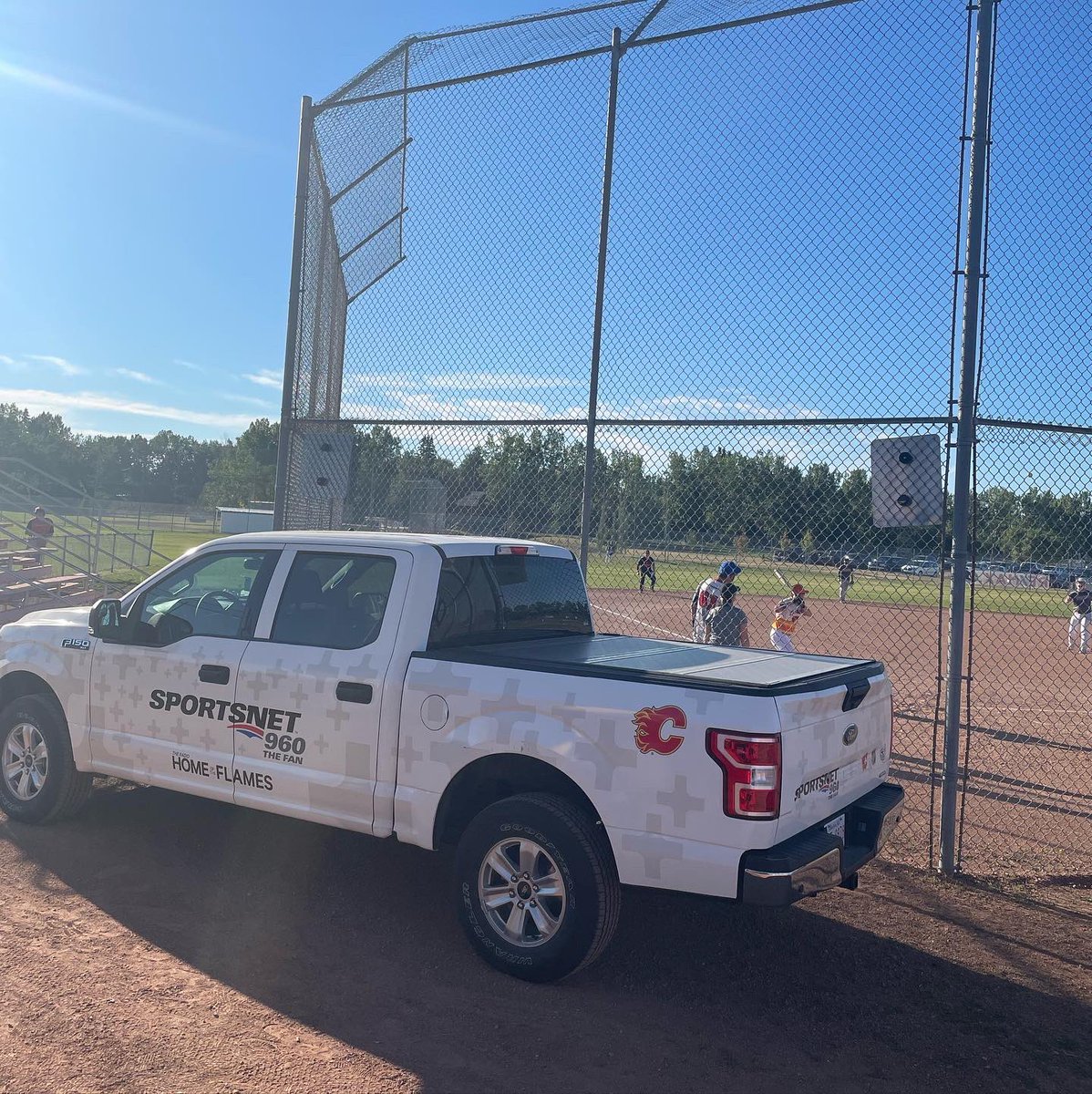 Sportsnet960's tweet photo. We back baby!😎After a 2 year hiatus we are pumped to welcome another Sportsnet 960 Slow-Pitch Tournament! ⚾️ 🧢

Huge thanks to our sponsors: 
@KidSportCalgary 
@WildRoseBrewery 
@AtlasPizza1 
@TuxedoSports 

#webackbaby #whatatorney #slowpitchtournament #tourneyday https://t.co/sb1XULQsKf