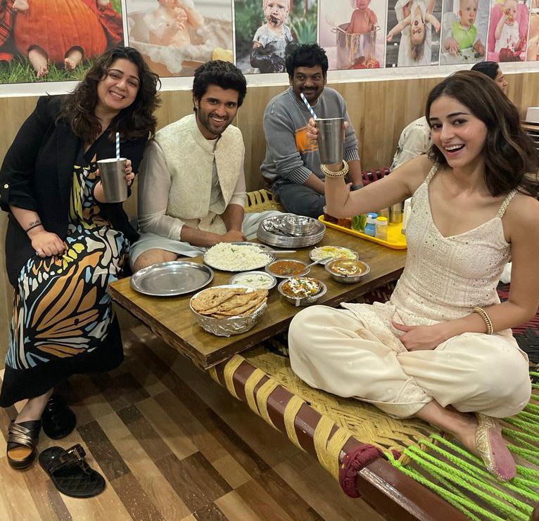 CinevasanthPro's tweet photo. #VijayDeverakonda's #Liger have potential to create a PAN India Effect.
1-Trailer rocked the industry.
2-Now #Coca2 sung by Sukh-E is fabulous too.
But Liger's promotional tour completely went unnoticed.
It needs better planning & Impact. @karanjohar @PuriConnects https://t.co/RstTa9Dz7t