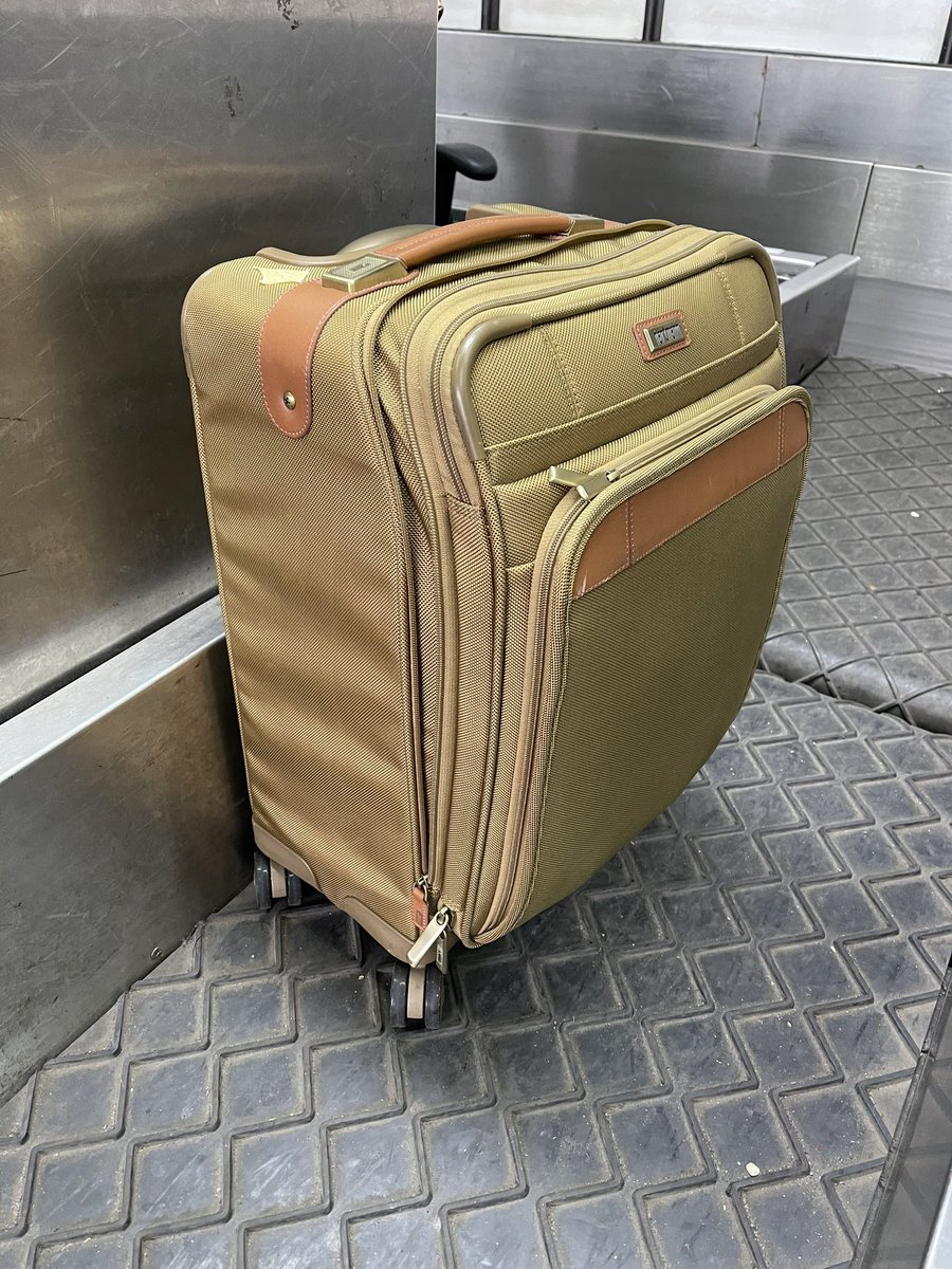 maredia's tweet photo. Just arrived safely to #Niger. But my bag didn’t. I am missing my “baggage.” But may be this is a teaching moment for me to not be so attached to material things & to not fret for small things. I can surely survive a day without my stuff. #DontSweatSmallStuff. #Saturdaythoughts https://t.co/KJPFWf1IFB