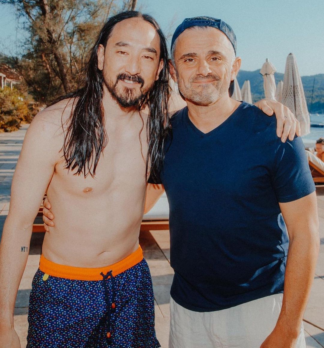 #aokijump #1071. @Veefriends x @a0k1verse 🤜🤛 Ibiza w/ @garyvee