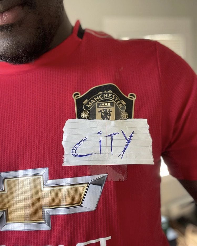 GMONEYizME's tweet photo. Manchester United fans new kit https://t.co/L1D9dntbYv