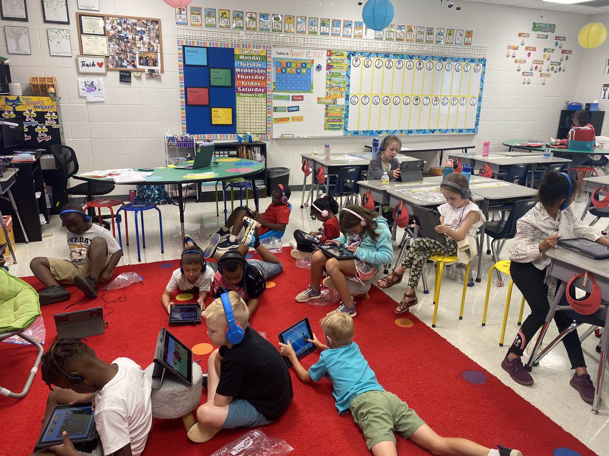DCS_Overpark's tweet photo. Mrs. Mynatt’s room was enjoying a treat this Friday afternoon. The could choose where to sit while they worked. #TeamDCS #StudentChoices https://t.co/qcRmks5EQw