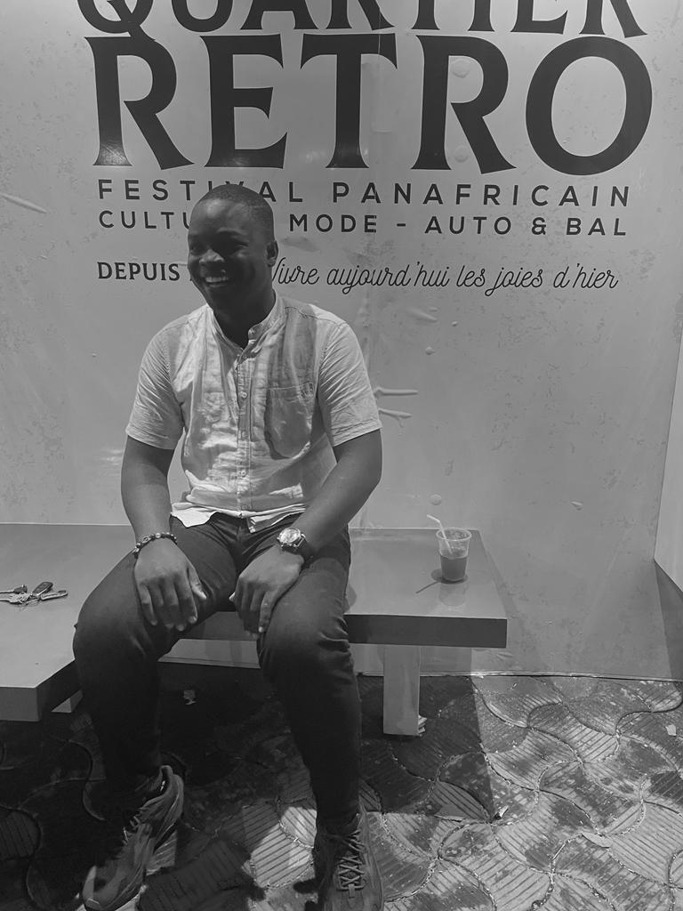 GbaguidiEmilio's tweet photo. Let's smile 😄😄😉
Le #QuartierRetro
Vivre aujourd'hui les joies d'hier. https://t.co/zLWV8AIsdD