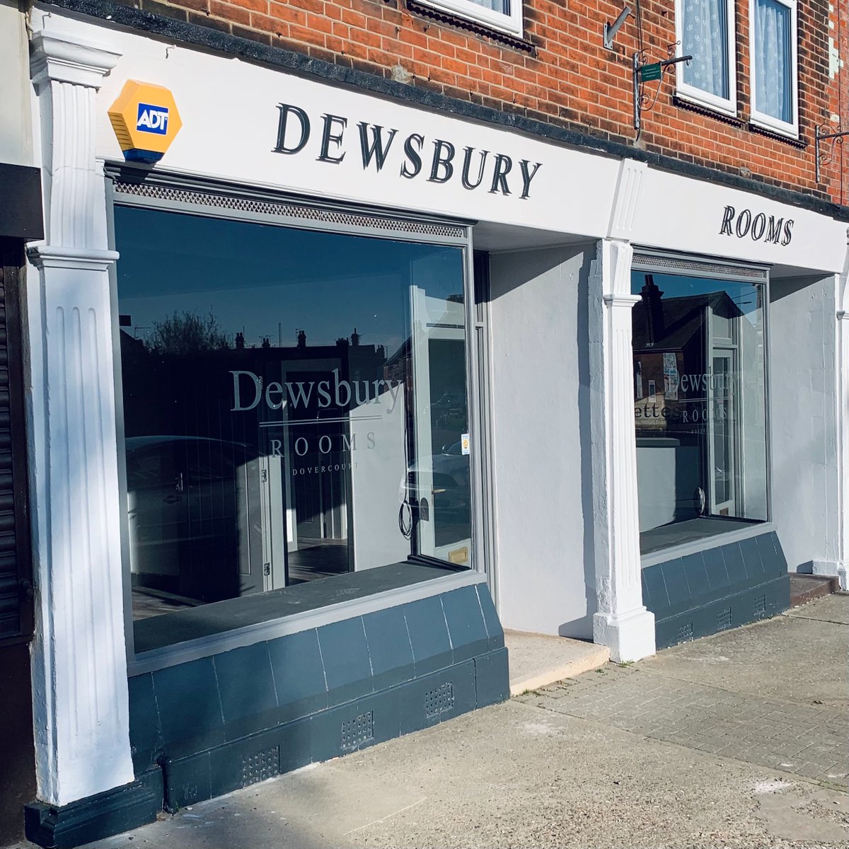 ephastraining's tweet photo. A great day delivering an Emergency First Aid course for the fantastic volunteers of @HarwichEP 
If anybody is looking for a meeting venue, check out 
@DewsburyRooms , Dovercourt. Brilliant venue perfectly placed next to Dovercourt Station.
#First Aid #harwich #safety #training https://t.co/vPpGni1sKo