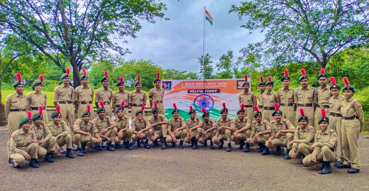 ForKolhapur's tweet photo. #SelfieWithTiranga by #1MahArtyBtyNCC #NCC cadets of #RajaramCollegeKolhapur #RajaramCollege @KolhapurTeam @ncc_dte @HQ_DG_NCC @PRODefPune #DGNCC @vishwanathbite https://t.co/sOpThQxXcz