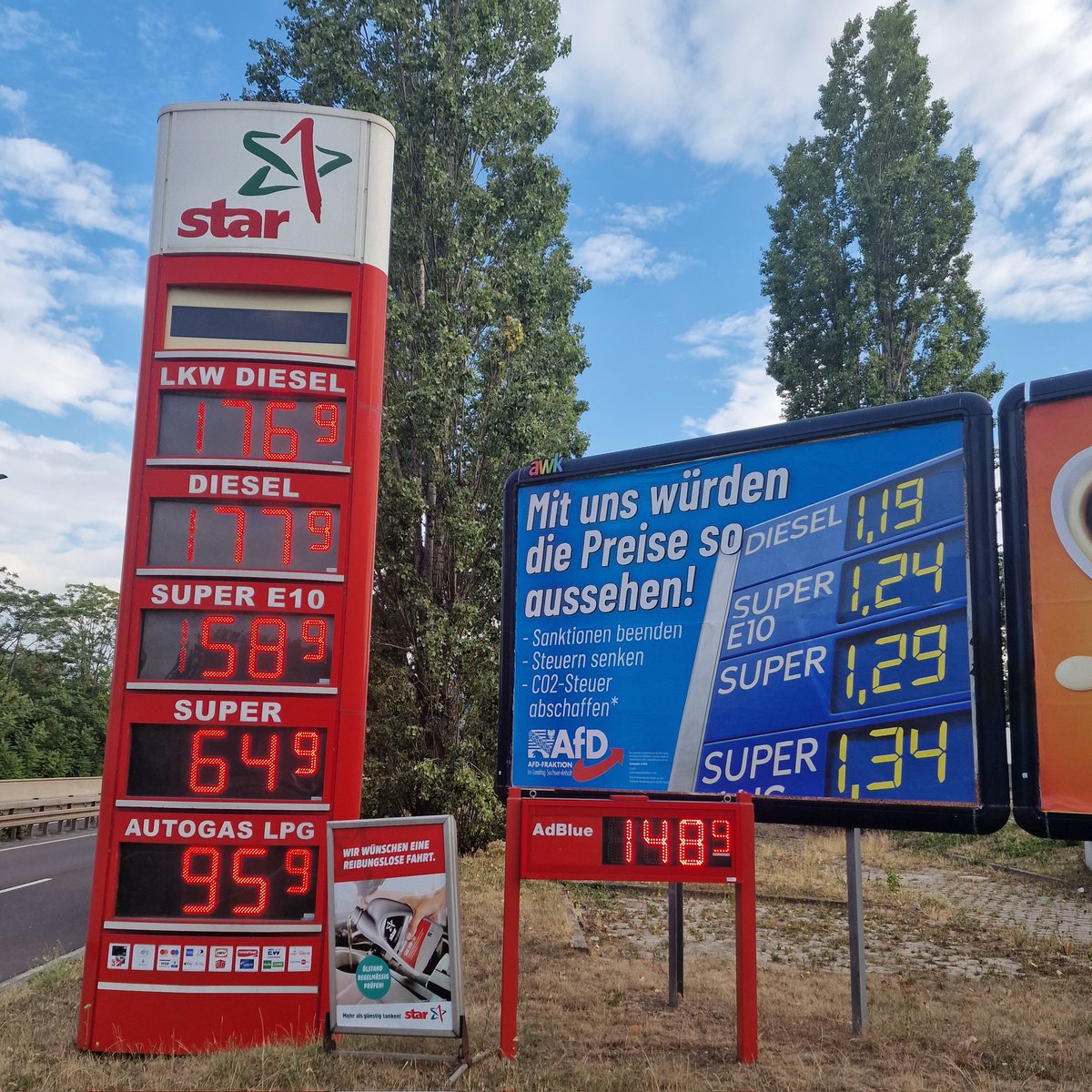 Die Wähler dort abholen, wo sie mit ihren Alltagssorgen stehen: In ganz #SachsenAnhalt und u. a. bei uns in #Magdeburg auf der Tangente hängen unsere Plakate zum Thema #Energiepreise – und sie machen auch deutlich, wie es aussehen würde, wenn die #AfD an der Regierung wäre.