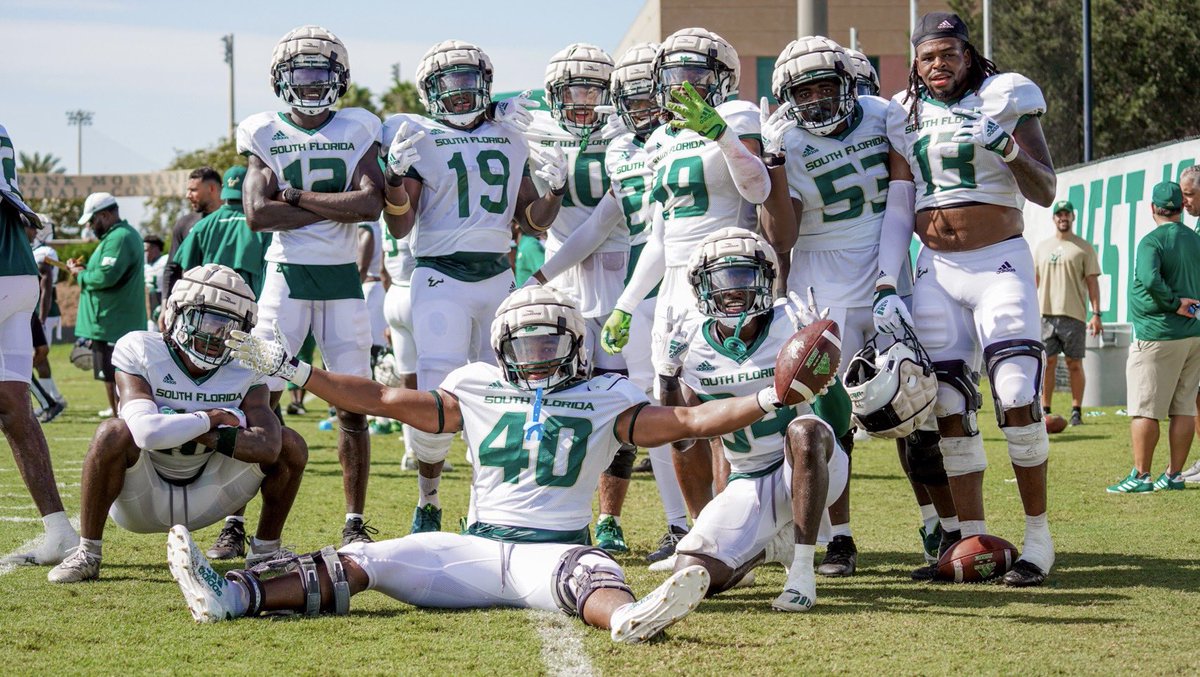 USFFootball's tweet photo. TAKEAWAY CAM X4 https://t.co/ZA66hrPC1W