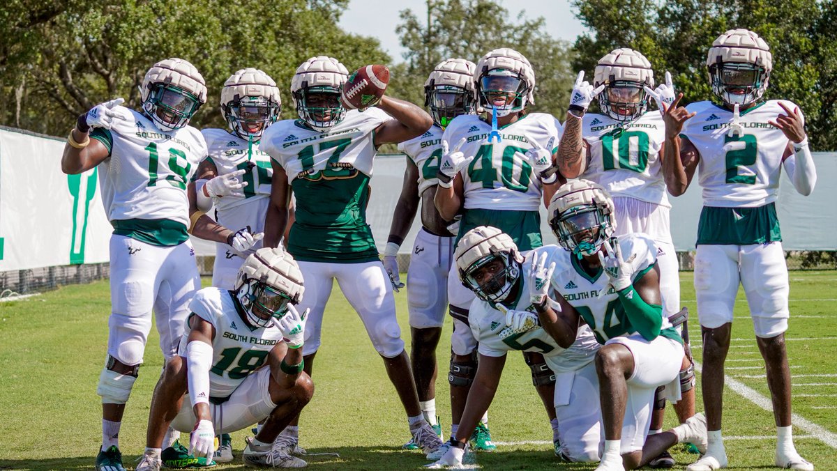 USFFootball's tweet photo. TAKEAWAY CAM X4 https://t.co/ZA66hrPC1W