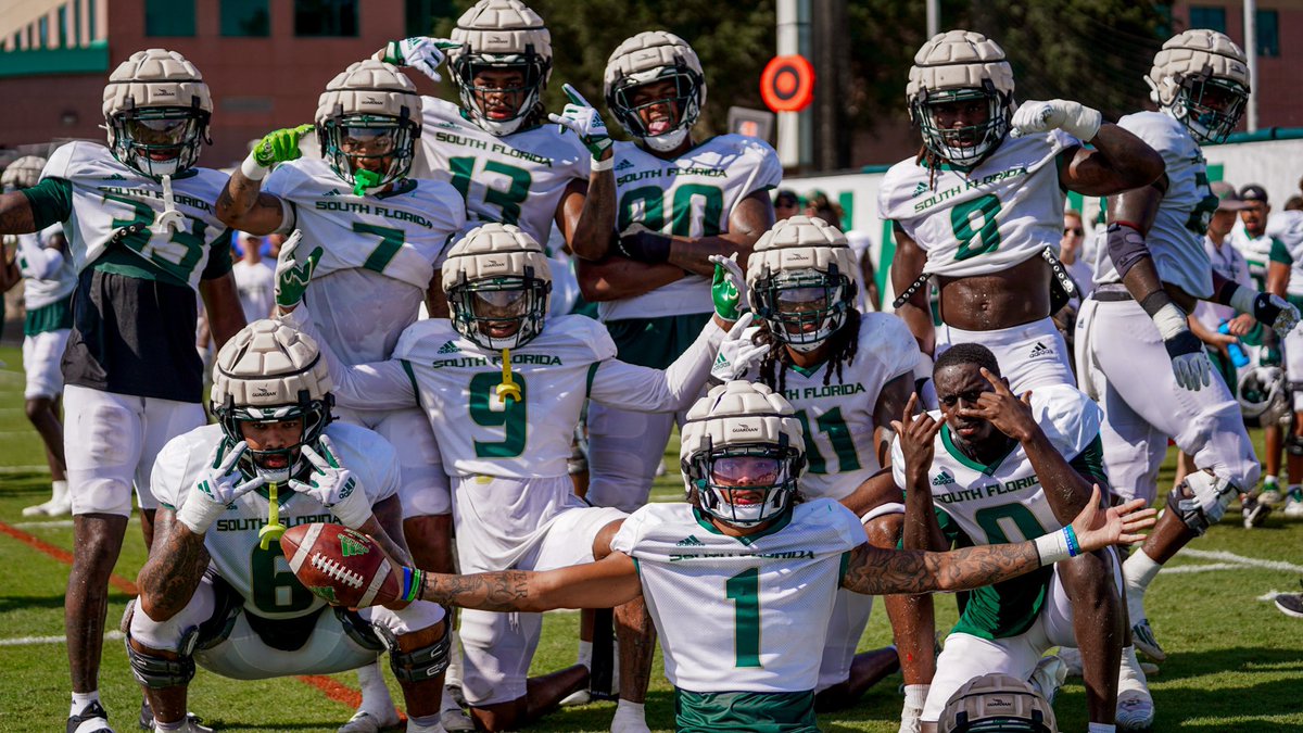 USFFootball's tweet photo. TAKEAWAY CAM X4 https://t.co/ZA66hrPC1W