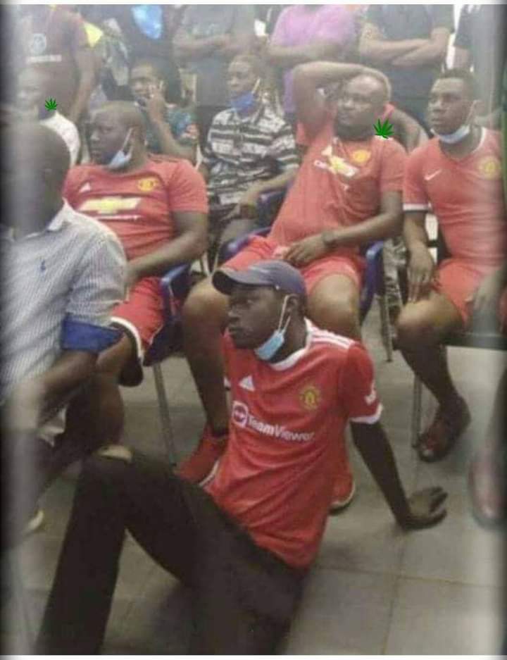 EmekaHillary3's tweet photo. @ManUtd Man u fans in viewing centres https://t.co/XuaNQAVSvM