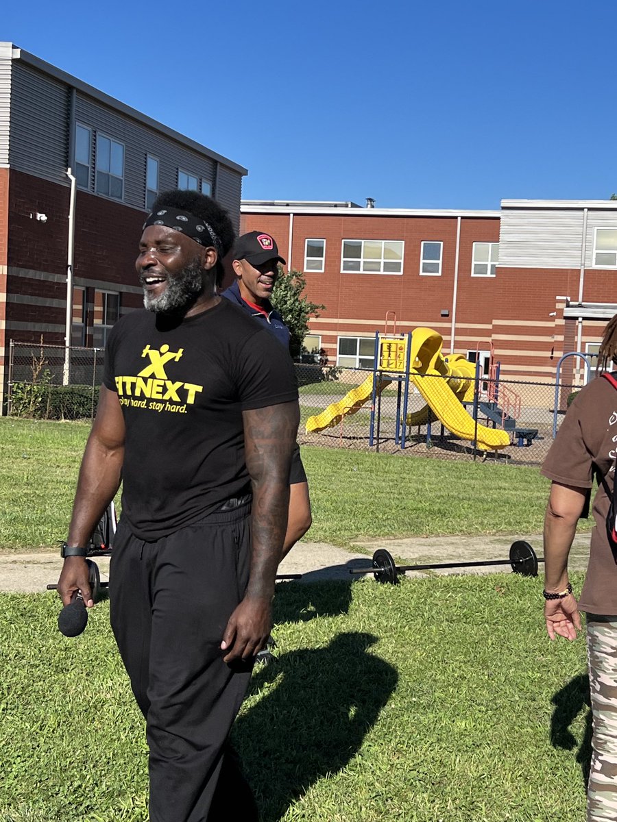 KearneyForCincy's tweet photo. Fun Day: Avondale on the Green free workout w/ ⁦@cristonsmith⁩ FitNext, new ⁦@Habitat_org⁩ house in Evanston, and then saw superstar ⁦@ysimpsonpower⁩ at Realtists’ Homeownership workshop in Westwood. Next? ⁦@MidwestCon_⁩ https://t.co/4UO3gldlUX