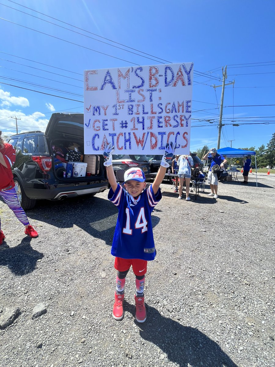 BillerVan's tweet photo. Camdenโs first @BuffaloBills game and heโs hoping for a little pre-game magic!! #FutureWR #DiggsFan https://t.co/piqBxtO9L0