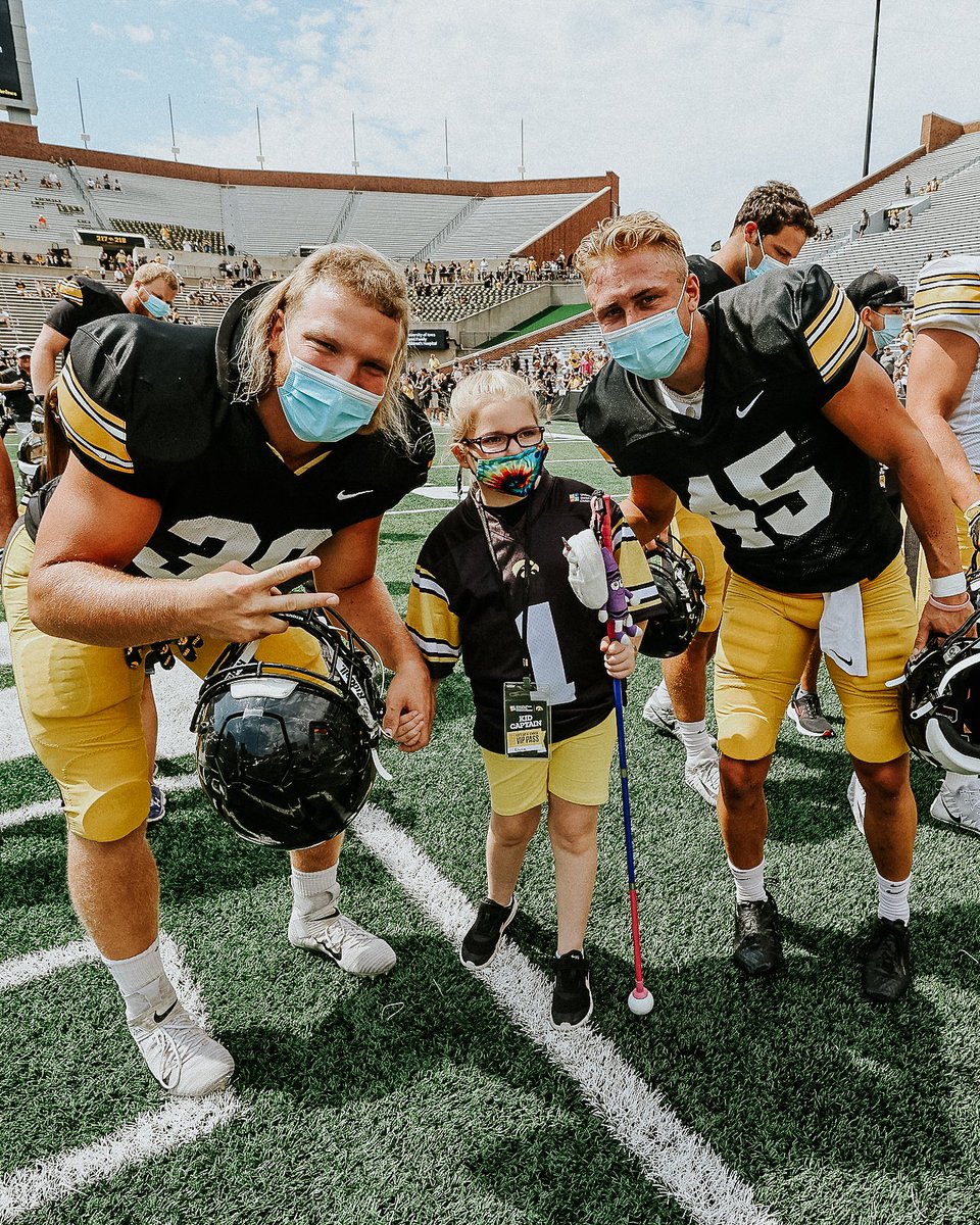 Swarming with our Kid Captains 💛

#Hawkeyes