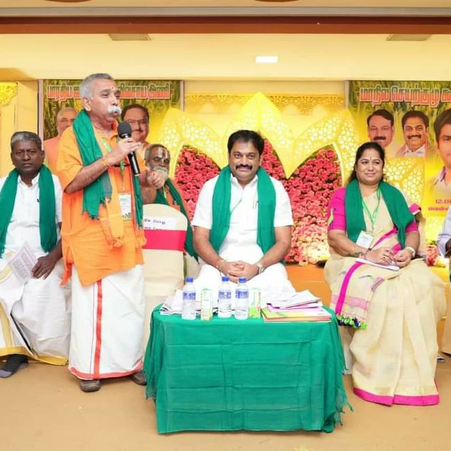 GKNagarajBJP's tweet photo. திருச்சியில் நடைபெற்ற பாஜக விவசாய அணியின் மாநில செயற்குழு கூட்டம்    நடைபெற்றது.  முதல் நிகழ்ச்சியாக மாநில அமைப்பு பொதுச் செயலாளர் திரு.கேசவ வினாயகம் ஜி அவர்கள் மரக்கன்றுகள் வழங்கும் நிகழ்வை த��வக்கி வைத்தார். விவசாய அணி சார்பில் அவருக்கு நினைவு பரிசாக ஏர்கலப்பை வழங்கப்பட்டது. https://t.co/HuEJnxAUjl
