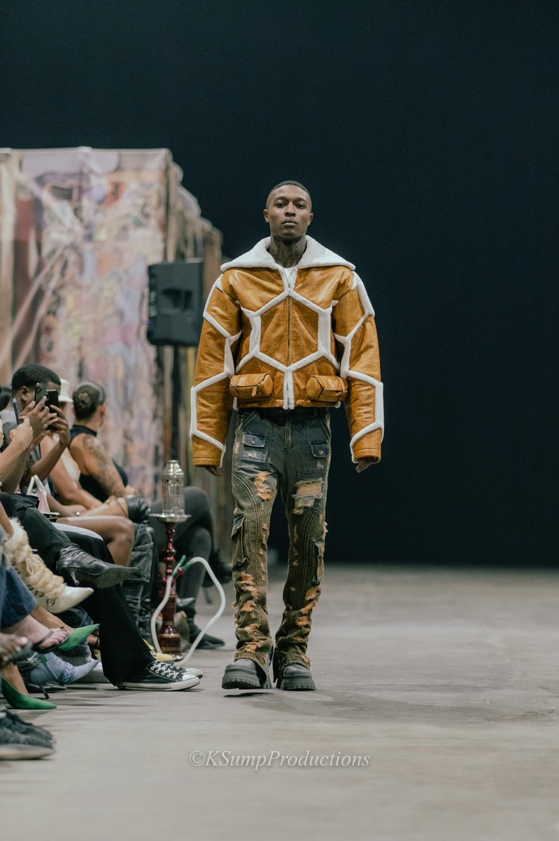 k_sump's tweet photo. THE GROOVE by Ryan Knew 🔥 My 2nd fashion show this year behind the lens📸 #houstontx #fashion #ryanknew https://t.co/1YwR6YJ6mp