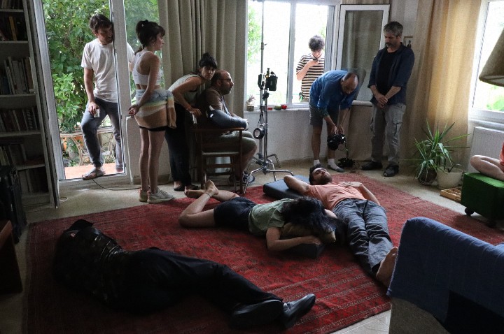 UlasAstepeProje's tweet photo. Esme Madra'nın yazıp yönettiği, Ulaş Tuna Astepe'nin yapımcılığını üstlendiği #Fırtına •#KısaFilm post prodüksiyon sürecini tamamlamak için destek arıyor! Sizde aşağıdaki bağlantıya tıklayarak hem destek olabilir hem de ödülden faydalanabilirsiniz.
🔗: https://t.co/IpF3QARiKr https://t.co/1mXYTgbOLR