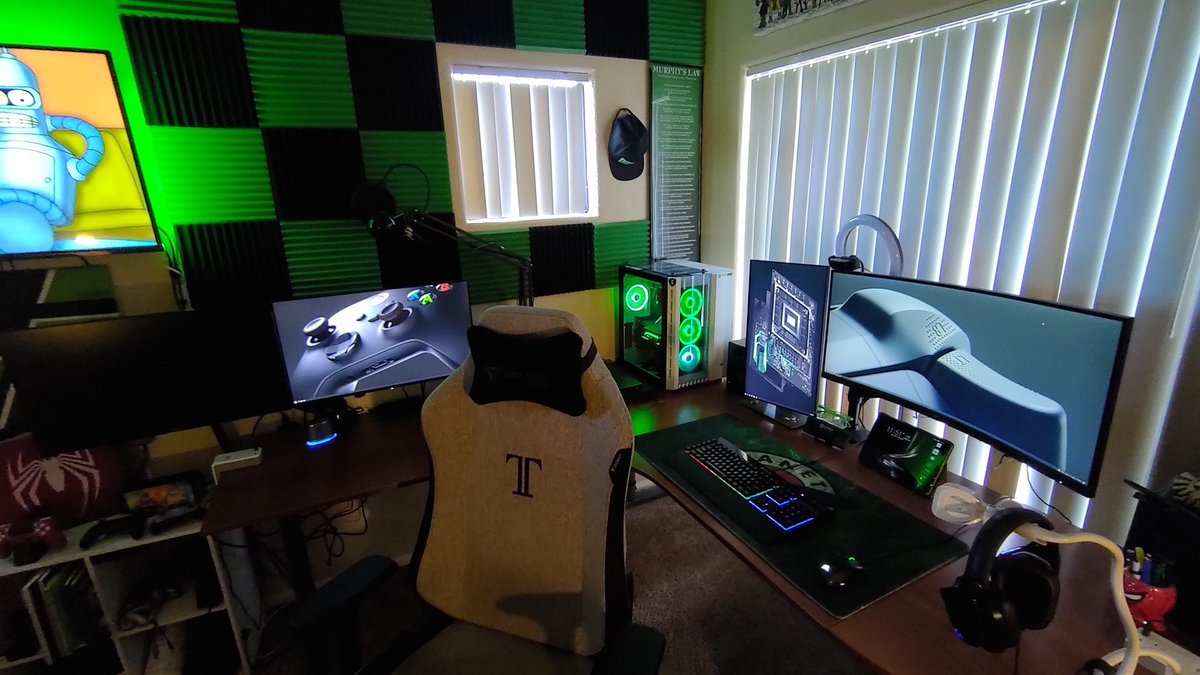 DOUGHtechnology's tweet photo. A true gamer's paradise.
📸 @Fryman3k

Don't forget to share your own setup with the hashtag #DoughSpectrum to win a PS5.
https://t.co/5f8xMvGq0U
#gaming #desksetup #monitor #4Kmonitor #spectrummonitor https://t.co/MKuyvzvCED
