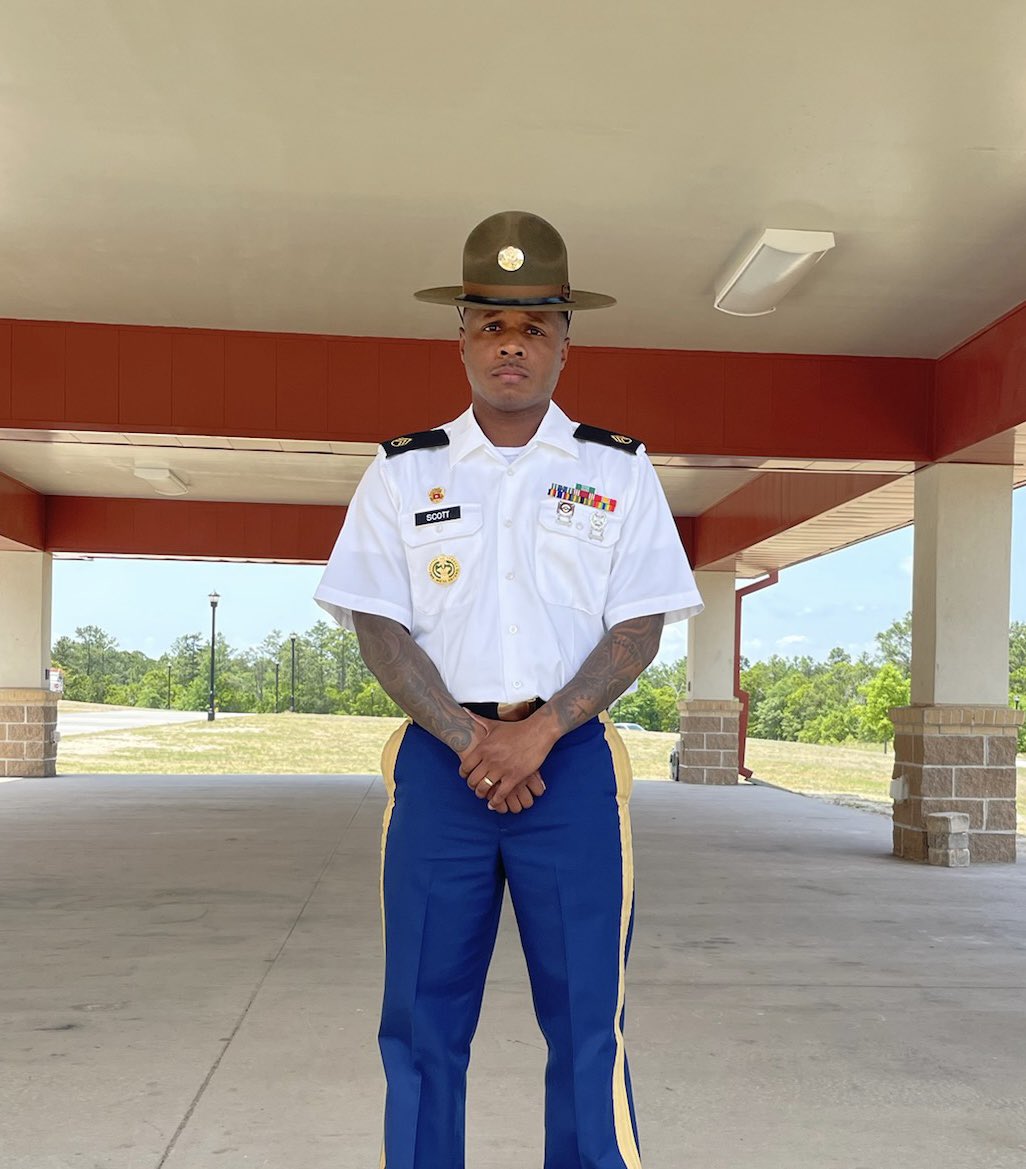 551stSignal's tweet photo. Meet a Drill Sergeant:
DS Scott is the Platoon Sergeant for 2nd Platoon, the Warlocks.
For full read link below:
https://t.co/XBHurT5uWa
#usarmy #soldier #calltoservice #prepcourse #peoplefirst #army #goarmy #military #armystrong #armylife #militarylife #whatsyourwarrior https://t.co/vGWuWVzknn