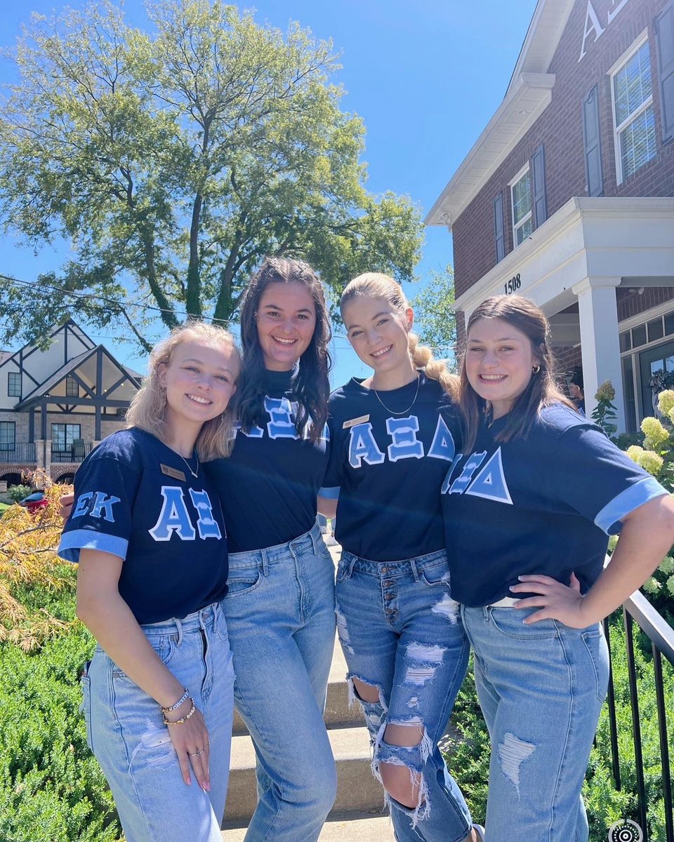 LaylaTammen's tweet image. Getting to Know You!✨🦋

#axid #alphaxidelta #gettingtoknowyou #doubleblueandgold #betxi