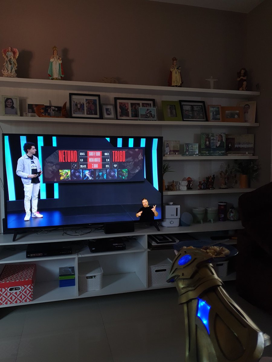 srslen_'s tweet photo. ezreal esperando ser pickado no cblol #CBLOL https://t.co/HEbNWDEsW1