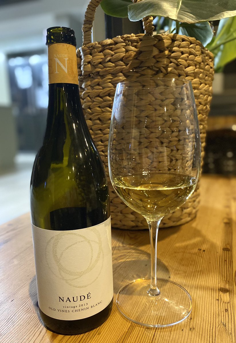 pierre_puren's tweet photo. My word this is SERIOUSLY good Chenin!
Een om trots te wees oom @IanNaude https://t.co/PcdJ0IGGRH