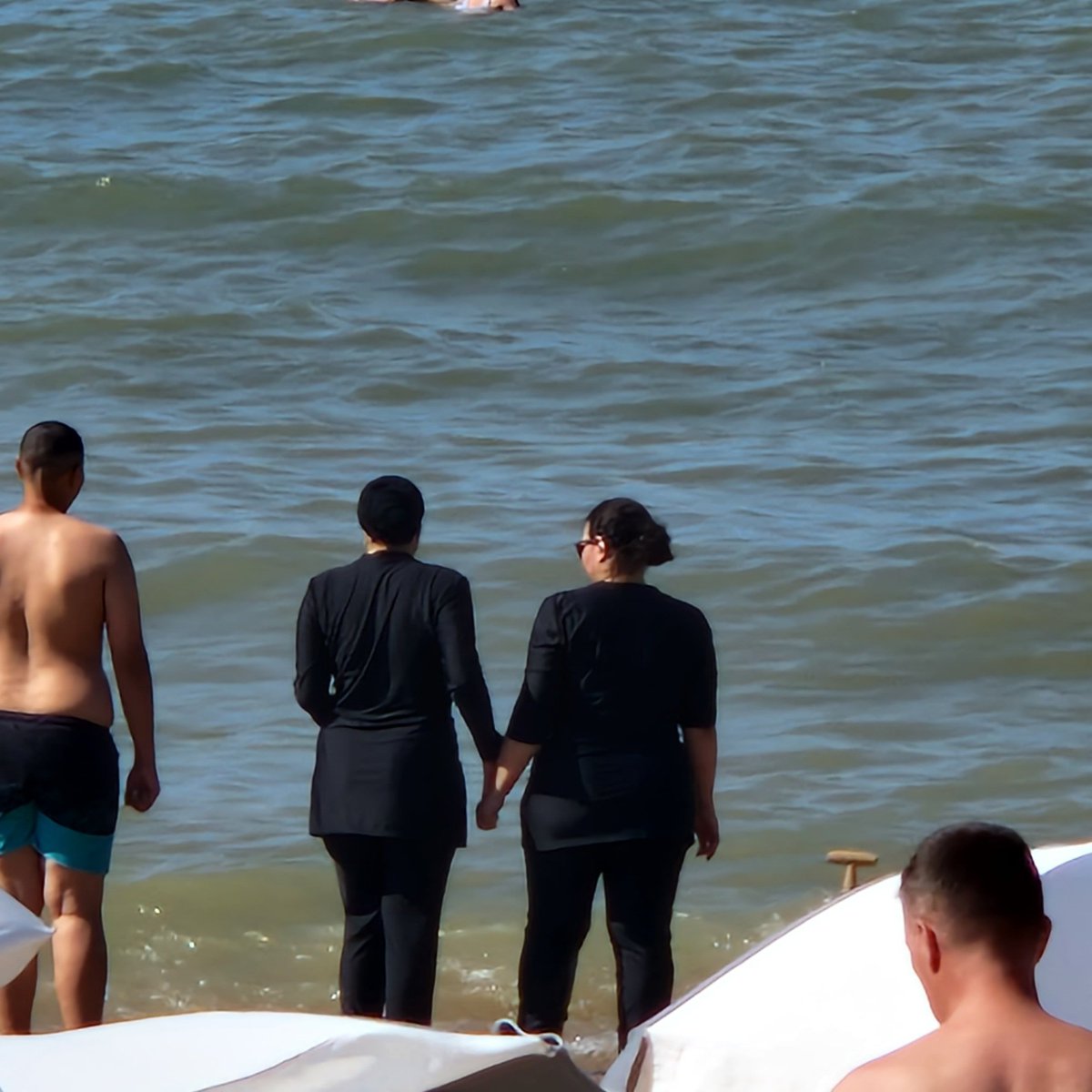 De Haan. Burkini hoort hier niet thuis. Moeten we verbieden aan onze Vlaamse kust. Zoals in Frankrijk. #StopIslamisering