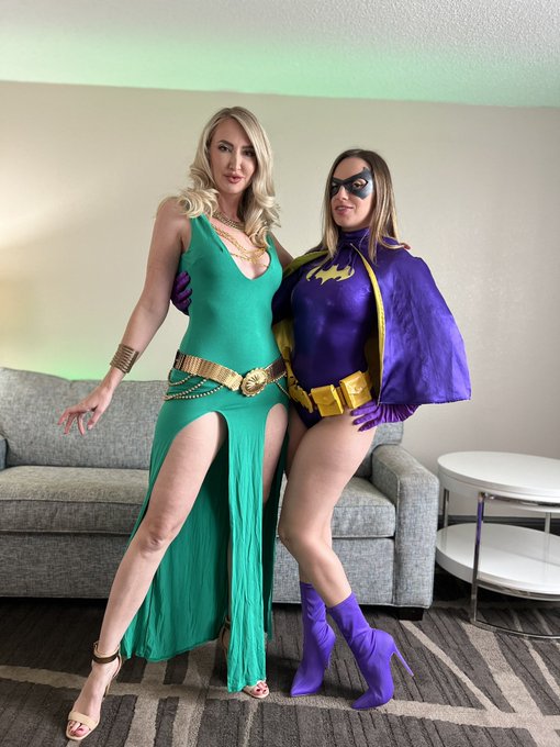 I got to film some magic with @KendraJamesxox during the con! Keep an eye out for this hot #SuperHeroine<a class="tags" href="/tag/kendrajamesxox">@kendrajamesxox</a><a href="/tag/superheroine"class="tags"><span>#superheroine</span></a><a href="/tag/magiccontrol"class="tags"><span>#magiccontrol</span></a><a href="/tag/fetishcon"class="tags"><span>#fetishcon</span></a>