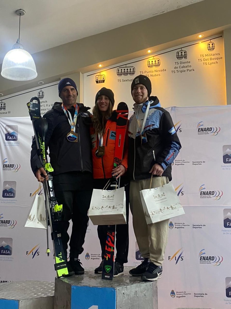 DeportesUdeSA's tweet photo. CAMPEONATO NACIONAL DE SLANON EN SAN CARLOS DE BARILOCHE,  viernes 12 de agosto
Bautista Alonso, del Programa Deportistas de Alto Rendimiento dela Universidad de San Andrés, salió CAMPEÓN del Torneo !
@enardinfo @udesa @bautistaalonso_ https://t.co/JpDiwrAxWp