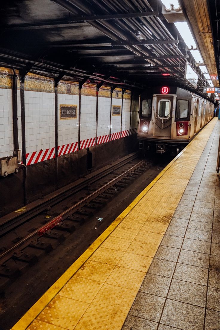 bingskywalker's tweet photo. Apenas amigos - au cebonica 

Mônica foi salva de um ataque no metrô pelo musicista Cebolácio. Como agradecimento, ela o apresenta para um grande produtor de musicais da Broadway. Apesar do talento inegável, a permanência do rapaz no país é impedida pelo visto de estudante + https://t.co/yGpFnZJvOO